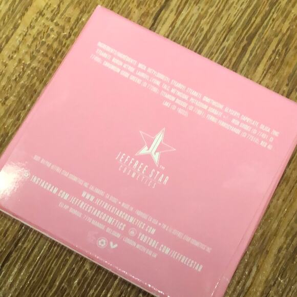 Jeffree Star Artistry Single in Secret Stash Shade Dark Gray Metallic Eyeshadow - Picture 5 of 5